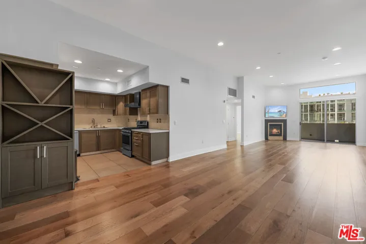 Living / Dining Area