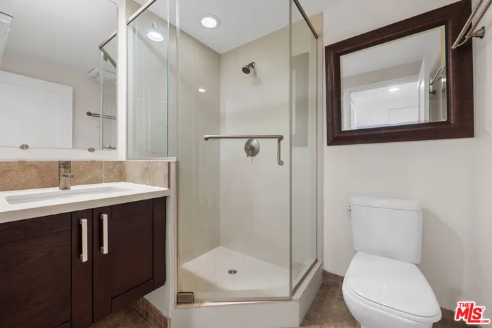 Guest Bathroom (Hall)