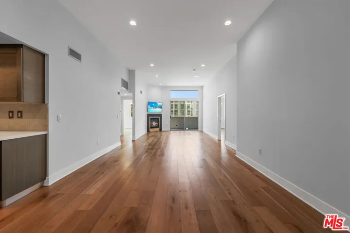 Living / Dining Area