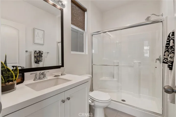 Main Level En Suite Bath