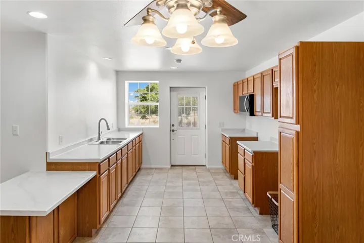 KITCHENETTE ON METAL STRUCTURE