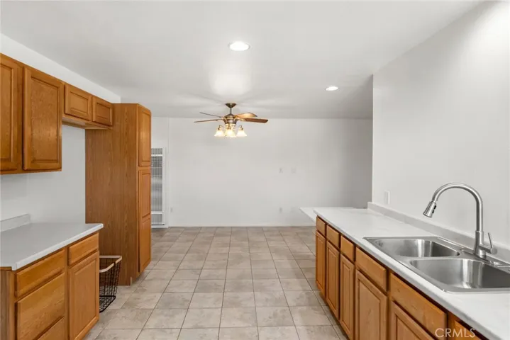 KITCHENETTE ON METAL STRUCTURE