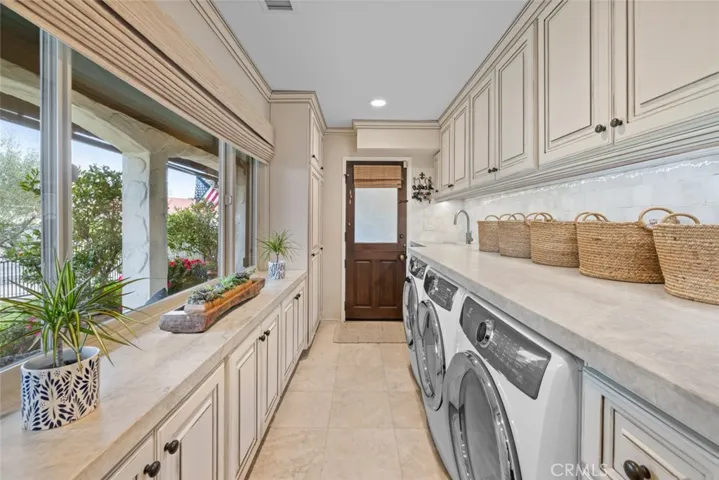 1511 Santiago Drive, Newport Beach, California 92660