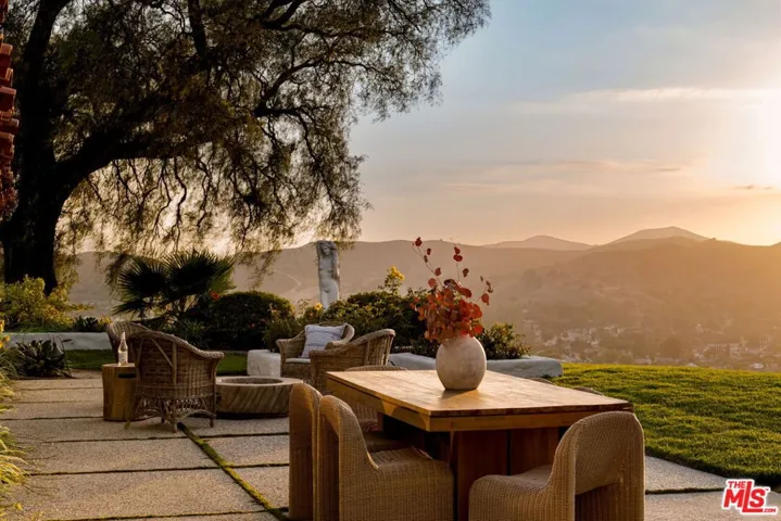28611 Bamfield Drive, Agoura Hills, California 91301