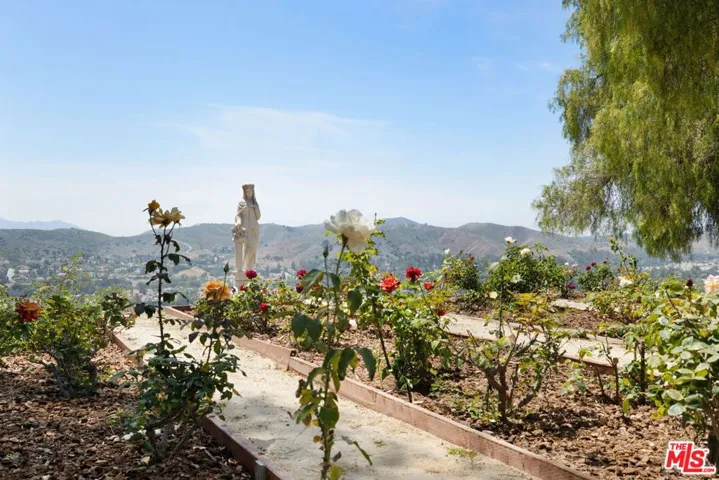 28611 Bamfield Drive, Agoura Hills, California 91301