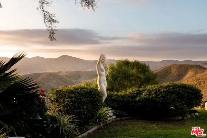 28611 Bamfield Drive, Agoura Hills, California 91301
