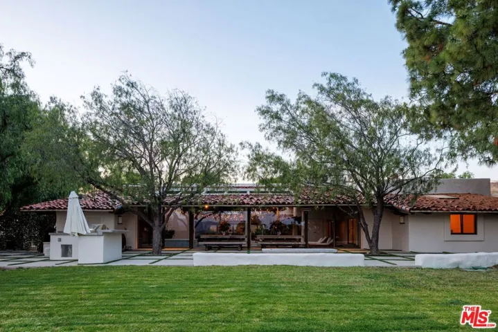 28611 Bamfield Drive, Agoura Hills, California 91301