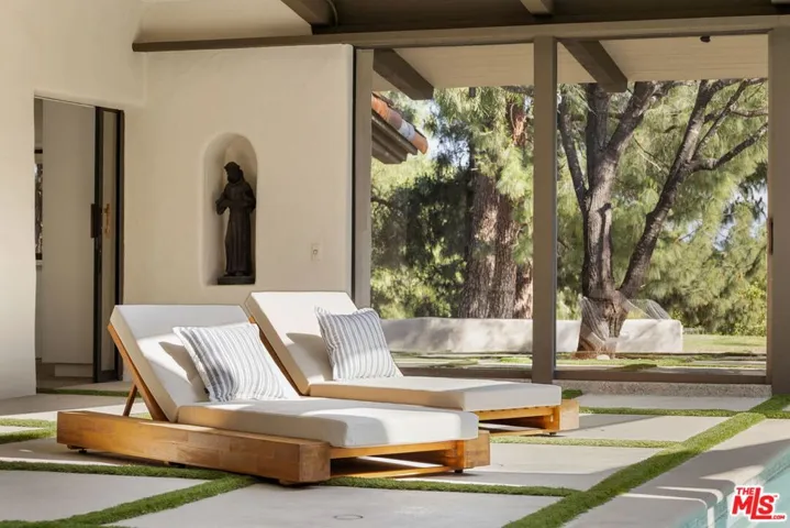 28611 Bamfield Drive, Agoura Hills, California 91301
