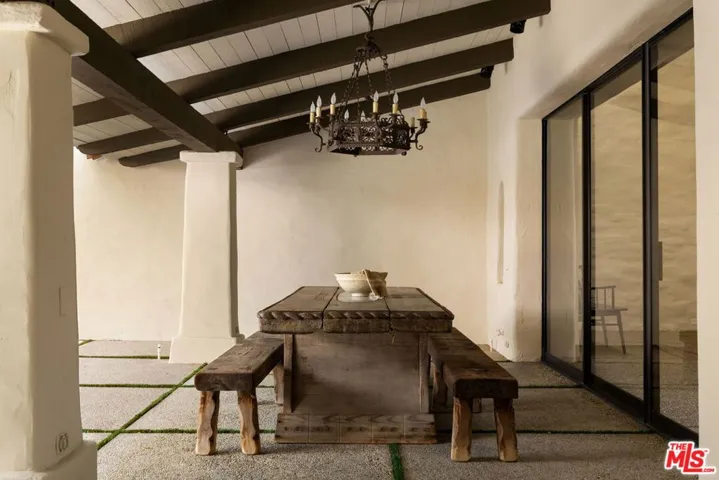 28611 Bamfield Drive, Agoura Hills, California 91301