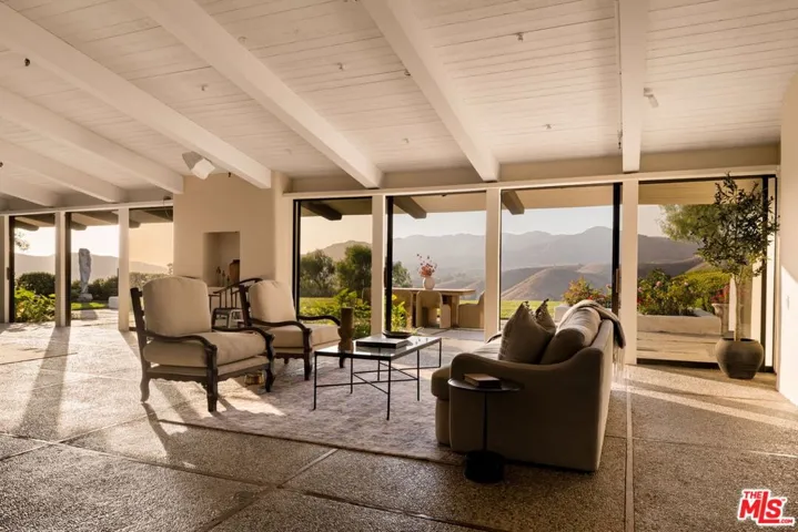 28611 Bamfield Drive, Agoura Hills, California 91301