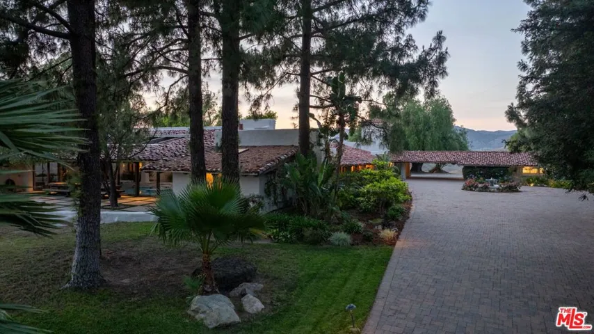 28611 Bamfield Drive, Agoura Hills, California 91301