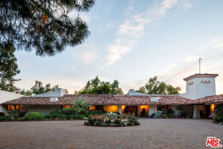 28611 Bamfield Drive, Agoura Hills, California 91301
