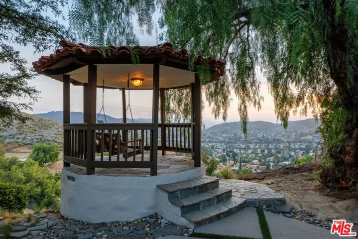 28611 Bamfield Drive, Agoura Hills, California 91301