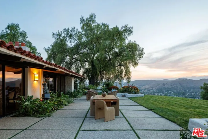 28611 Bamfield Drive, Agoura Hills, California 91301