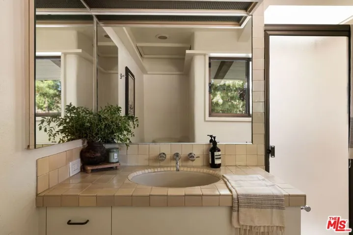 28611 Bamfield Drive, Agoura Hills, California 91301