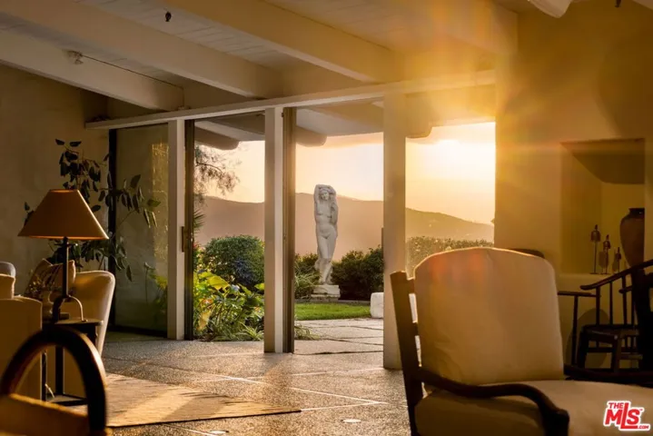 28611 Bamfield Drive, Agoura Hills, California 91301