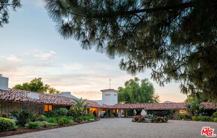 28611 Bamfield Drive, Agoura Hills, California 91301