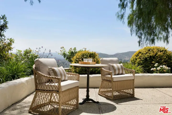 28611 Bamfield Drive, Agoura Hills, California 91301