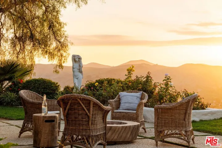 28611 Bamfield Drive, Agoura Hills, California 91301