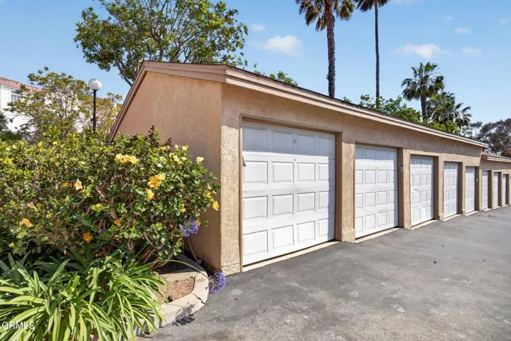29-web-or-mls-Upmarketmedia_747SenC40-08