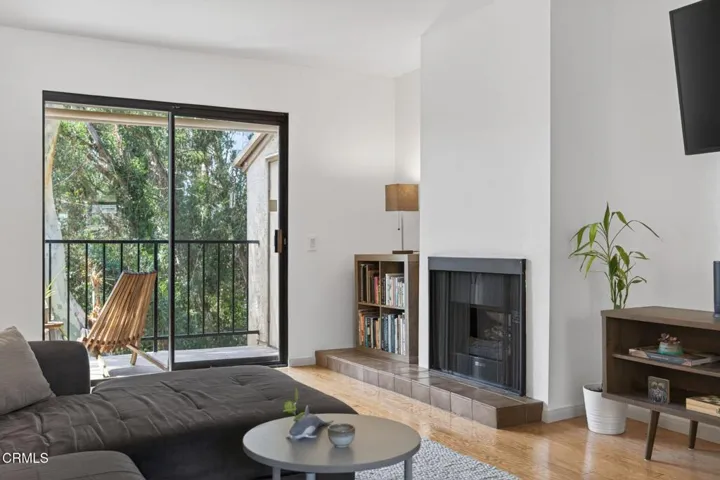 8-web-or-mls-Upmarketmedia_747SenC40-022