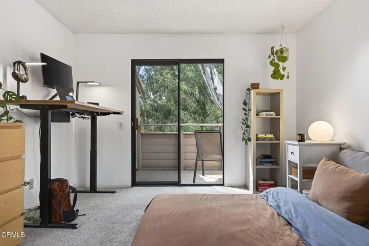 22-web-or-mls-Upmarketmedia_747SenC40-06