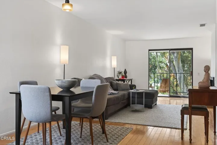 5-web-or-mls-Upmarketmedia_747SenC40-013