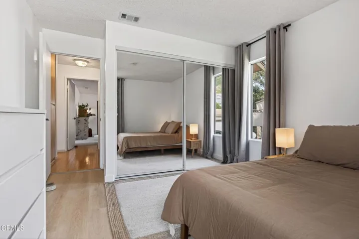 27-web-or-mls-Upmarketmedia_747SenC40-07