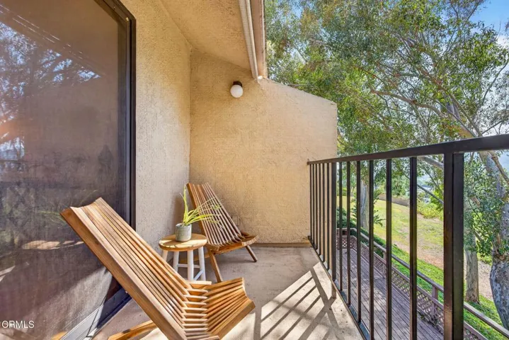14-web-or-mls-Upmarketmedia_747SenC40-04