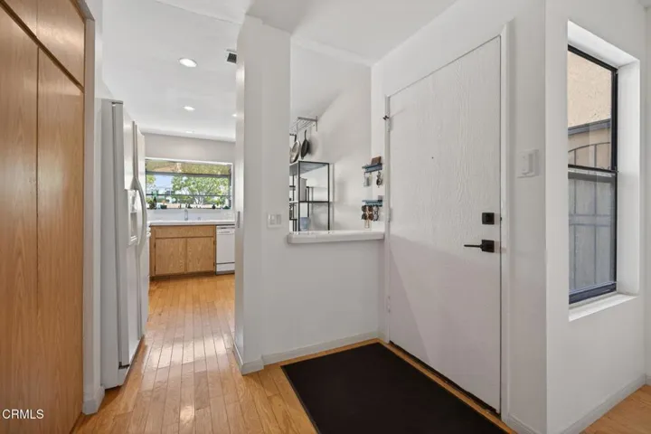 16-web-or-mls-Upmarketmedia_747SenC40-04