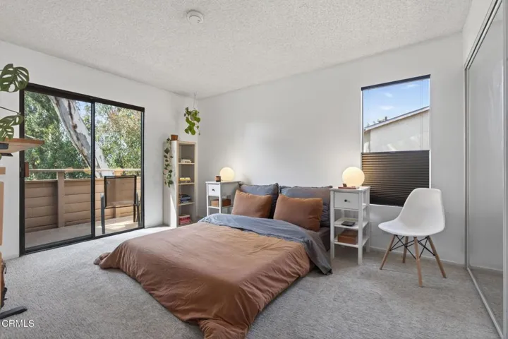 21-web-or-mls-Upmarketmedia_747SenC40-06