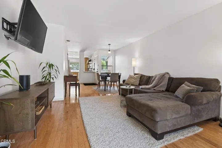 12-web-or-mls-Upmarketmedia_747SenC40-03
