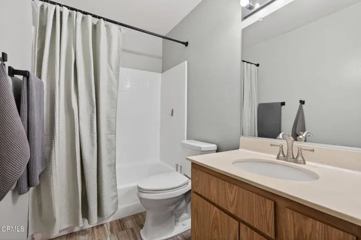 25-web-or-mls-Upmarketmedia_747SenC40-07