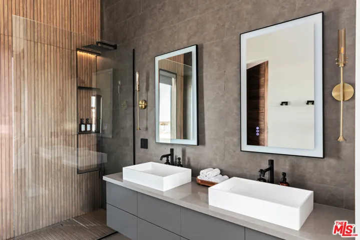 Unit 2 - Primary Bathroom