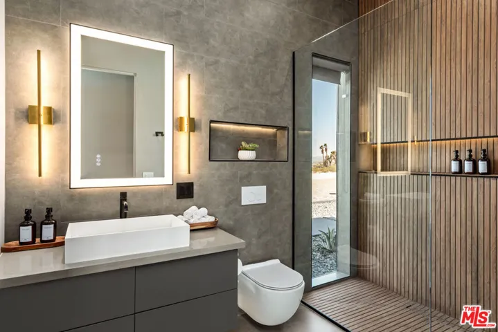 Unit 2 - Bathroom #2