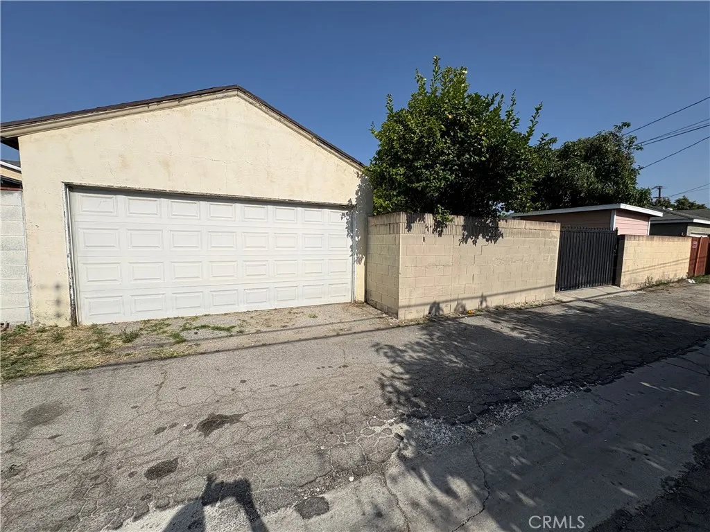 *Alley Access To Garage