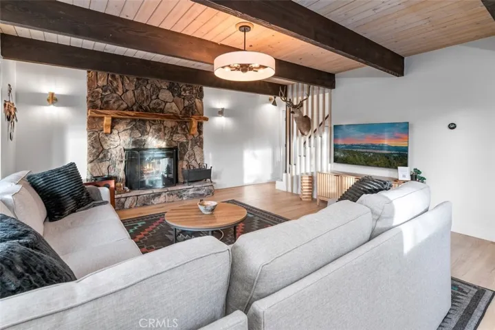 Complete remodel: Living Room, Queen Sleeper Sofa, comes with all furnishing, games and decor, tongue and grove ceiling, exposed beams