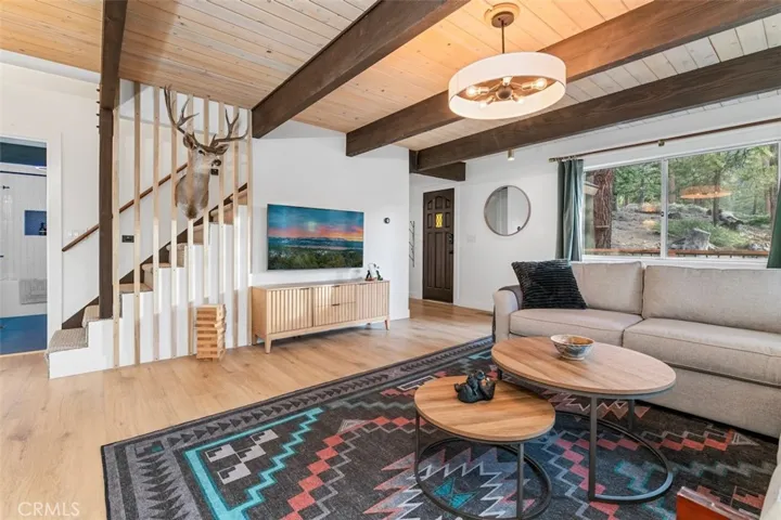 Complete remodel: Living Room, Queen Sleeper Sofa, comes with all furnishing, games and decor, tongue and grove ceiling, exposed beams