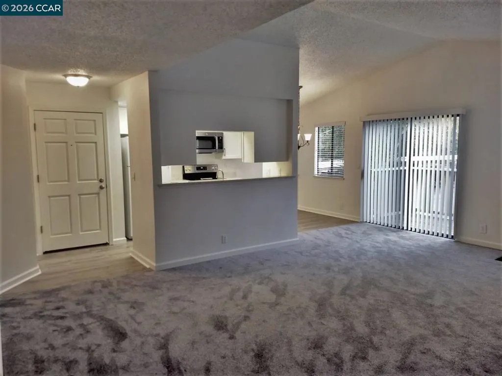 LR/Kitchen