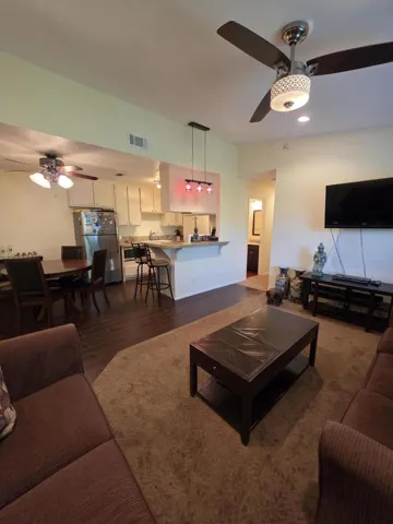 Livingroom Kitchen