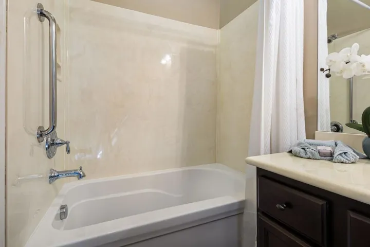 28-web-or-mls-JMJacaranda2_OPMG_0526_028