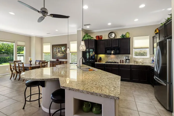 14-web-or-mls-JMJacaranda2_OPMG_0526_014