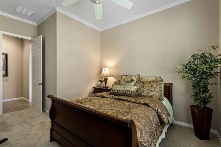30-web-or-mls-JMJacaranda2_OPMG_0526_030