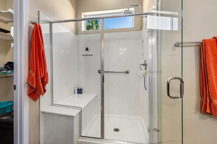 24-web-or-mls-JMJacaranda2_OPMG_0526_024