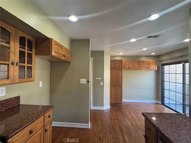 17 Mesquite, Pomona, California 91766