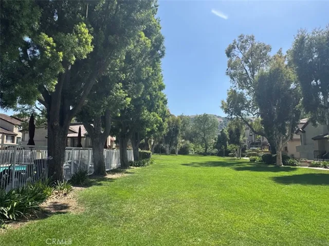 17 Mesquite, Pomona, California 91766