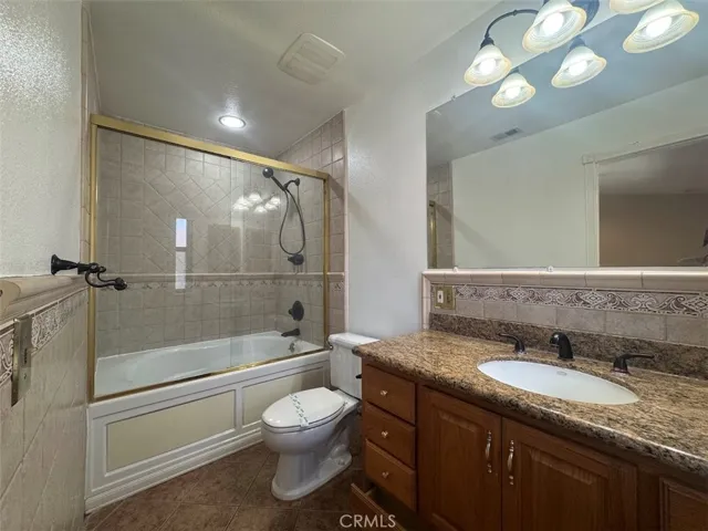 17 Mesquite, Pomona, California 91766