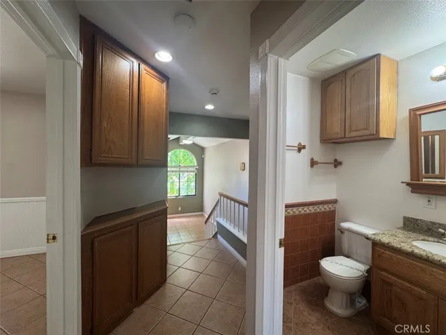 17 Mesquite, Pomona, California 91766