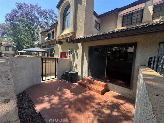 17 Mesquite, Pomona, California 91766
