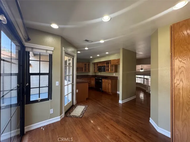 17 Mesquite, Pomona, California 91766